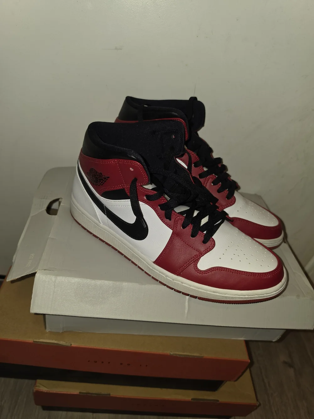 Jordan classic mids